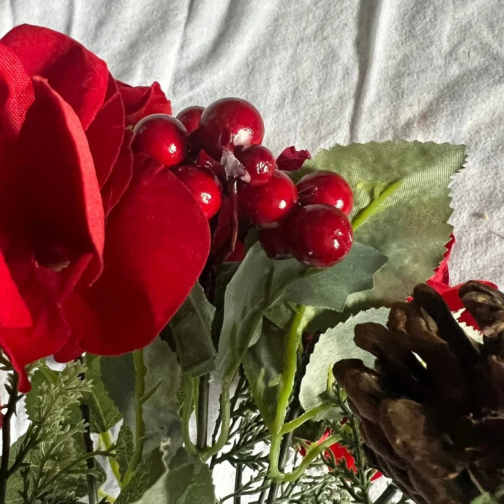 Artificial Rose Bouquet Home Decor OS Red Good Holiday Floral Berries